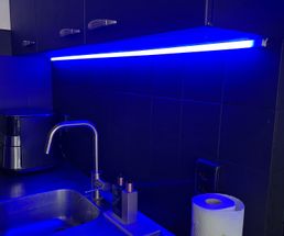 RGBW LED-verlichting onder de keukenkastjes