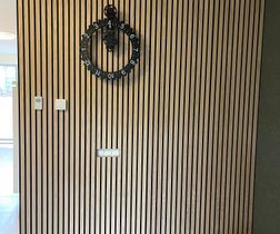 Wand bekleden met houten wandpanelen