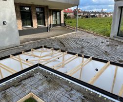 Betonijzer plaatsen voordat het beton word gestort