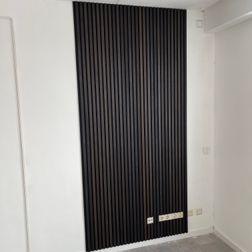 De muur een accent gegeven door 2 stuks wandpanelen